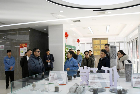 中国三峡建工（集团）有限MK在线注册工程技术中心一行到沥青MK在线注册参观调研